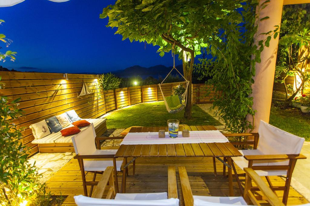 Apartment In Villa Rosebud Nikiana Exterior foto